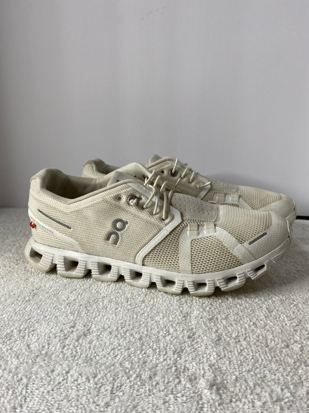 On Running Cloud 5 Women’s shoes Pearl white size 8